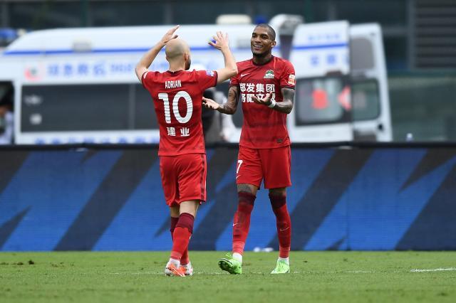 球速体育入口-【中超】卡兰加双响石柯染红 河南4比1掀翻十人泰山