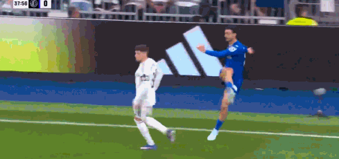 球速体育入口-半场：皇马0-1赫塔费，萨特里亚诺凌空斩，维尼修斯失单刀